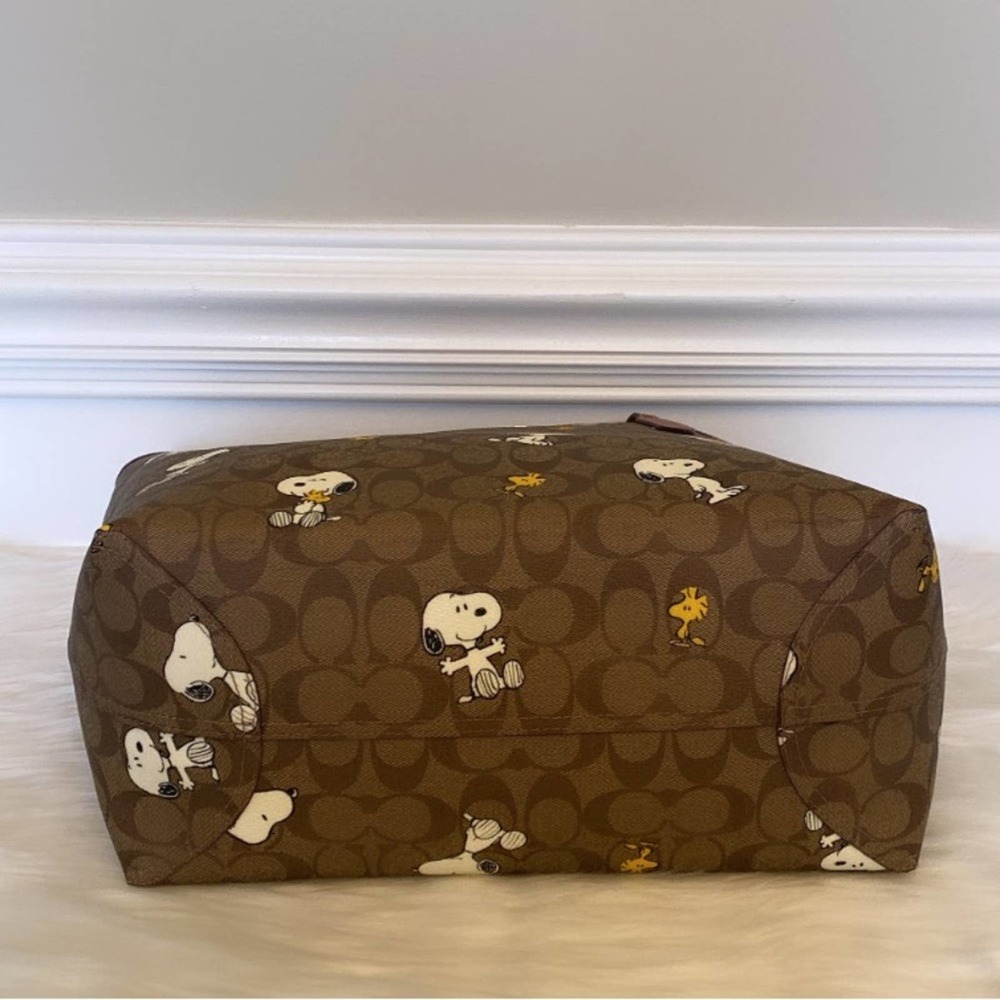 NWT💃Coach X Peanuts City Tote in Signature Canvas with Snoopy Woodstock Print - Picture 6 of 12